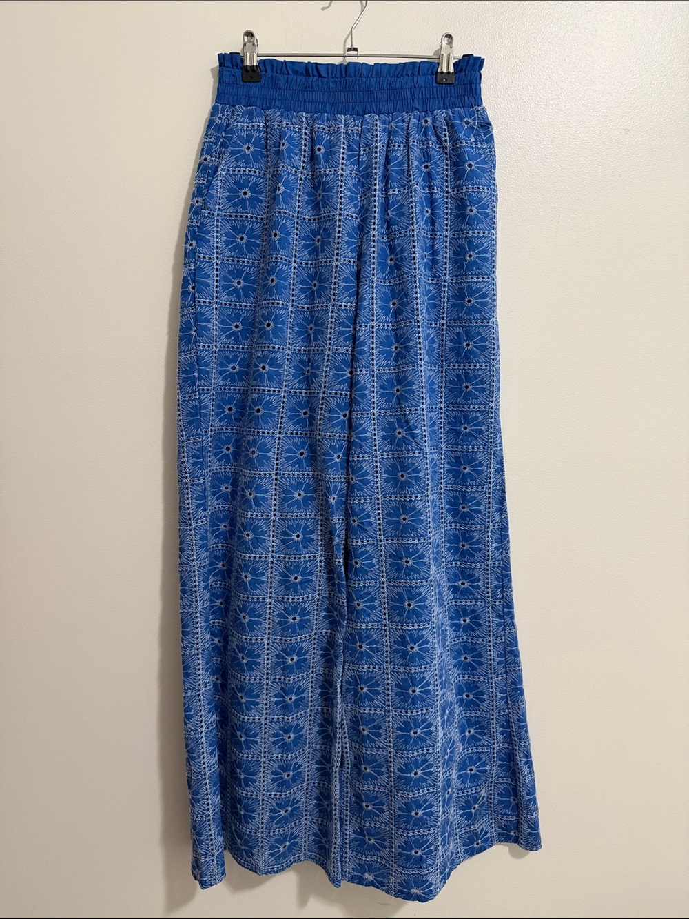 NWOT Solitaire Blue White Eyelet Wide Leg Pants Coverup Womens Medium